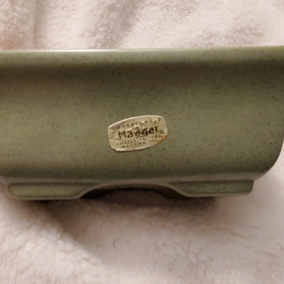 Vintage Haeger Speckled Olive Green Planter, #3991 - Picture 10 of 11